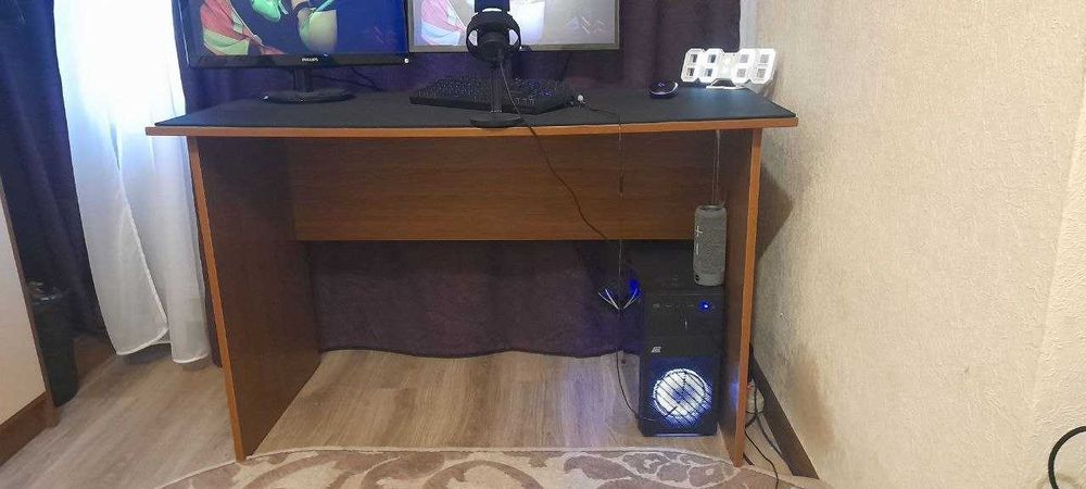 Стол компьютерный