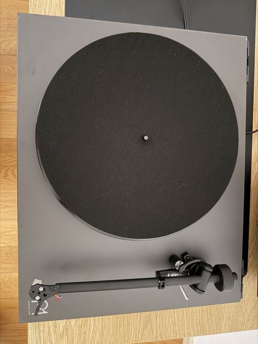 Rega planar P1 preto