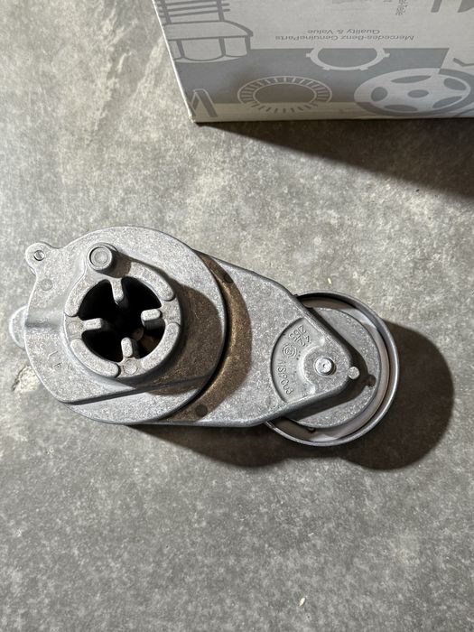 Натяжний натяжник ремня генератора 3.0 OM642 Sprinter W906 W907