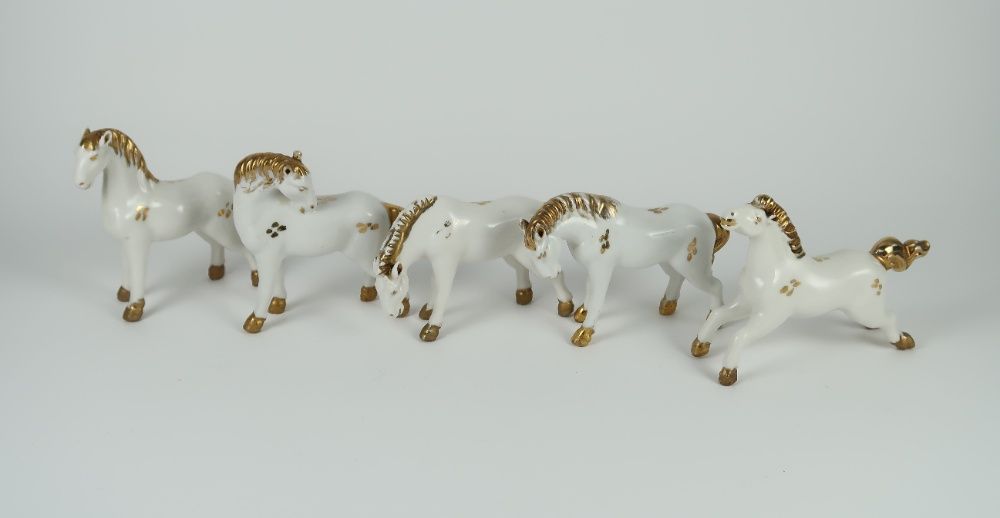 Conjunto de 5 cavalos em porcelana