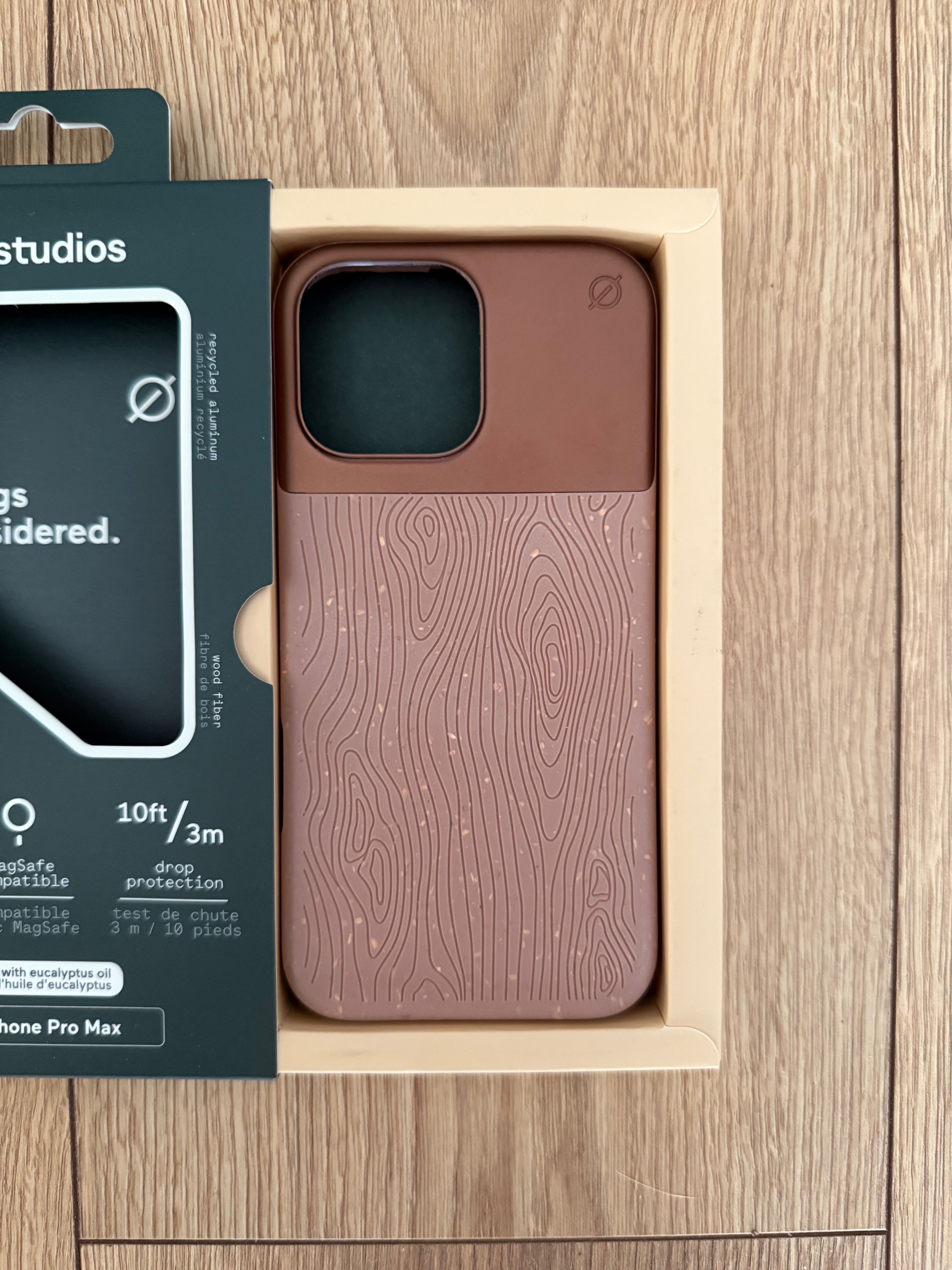 Etui do iPhone 16 Pro Max atom studios Split Wood Fiber