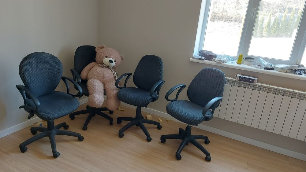 Крісла офісні  4 шт