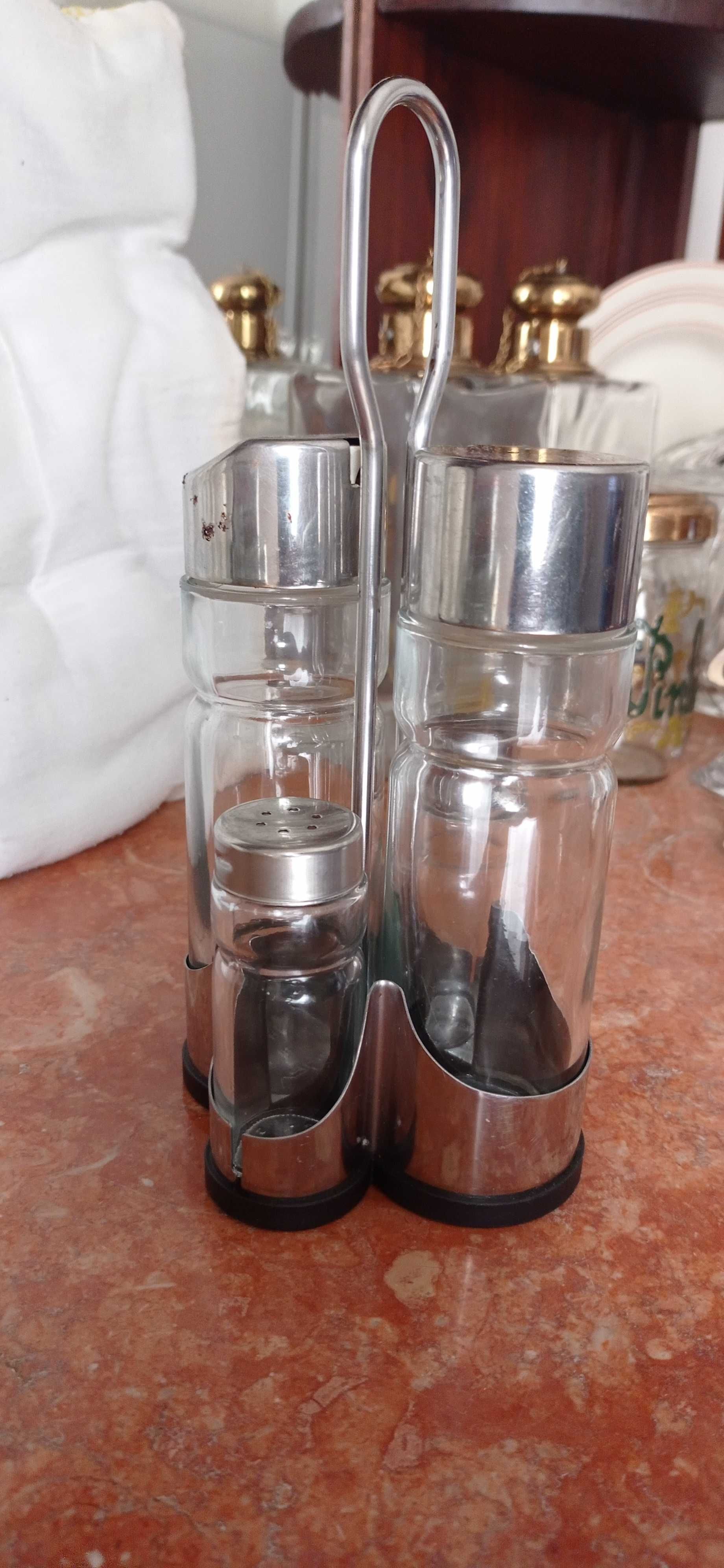 Galheteiro de vidro e inox