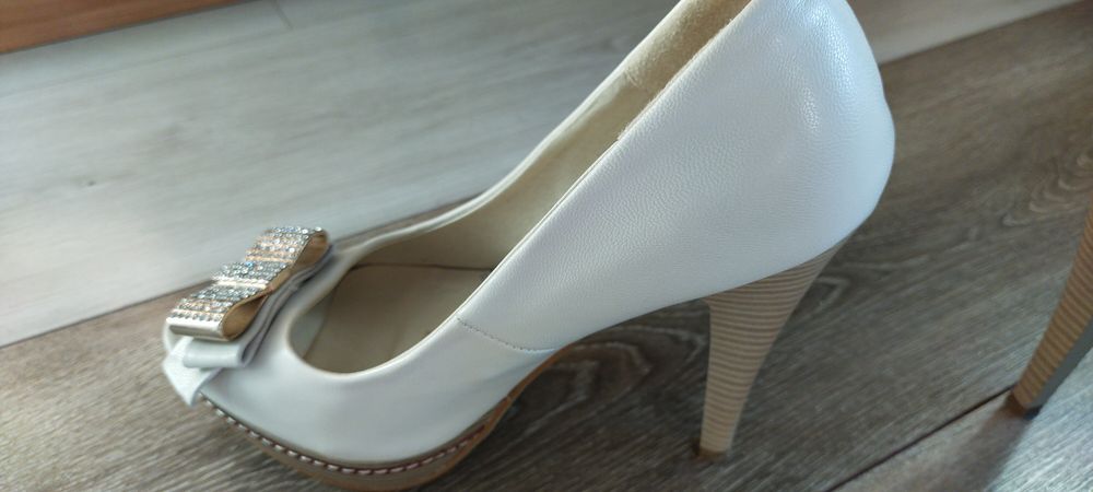 Продам свадебные туфли