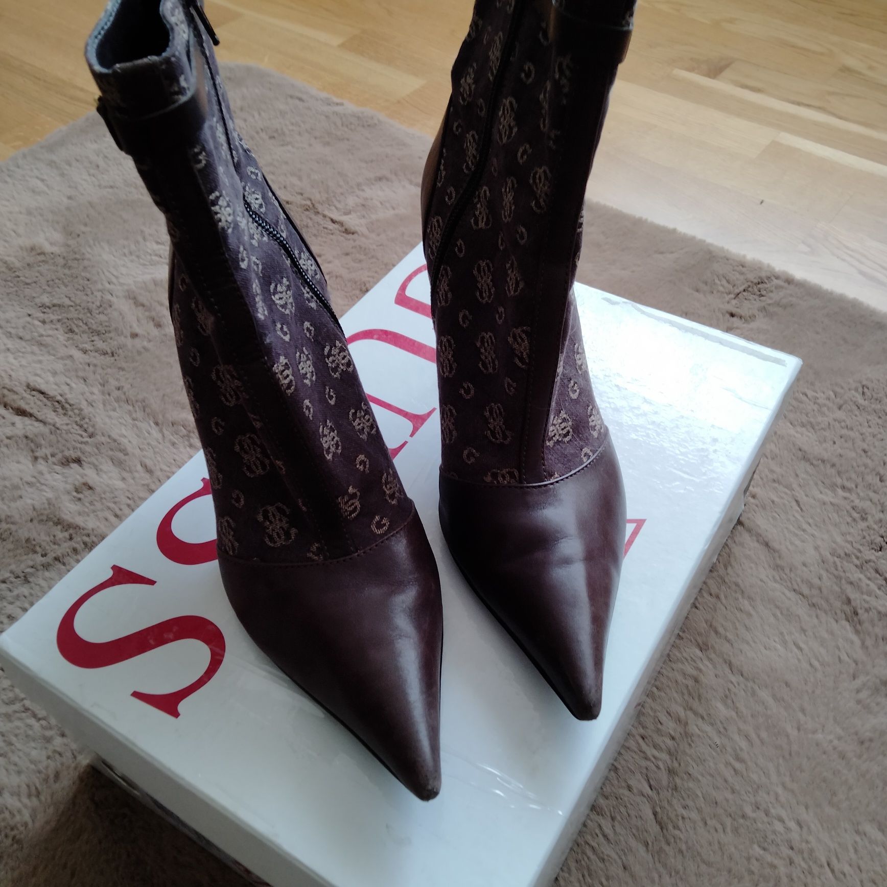 Botki Guess rozmiar 37,5