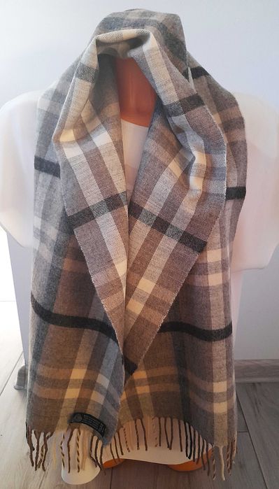 Wełniany szalik w brązową kratkę