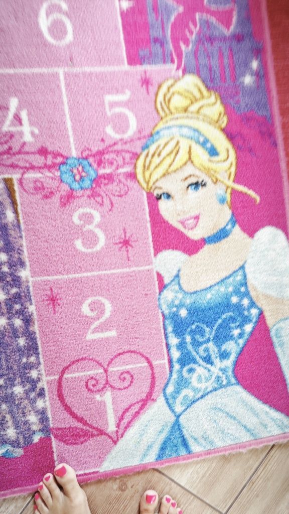 Dywanik Disney Księżniczki różowy princess Roszpunka Kopciuszek dywan