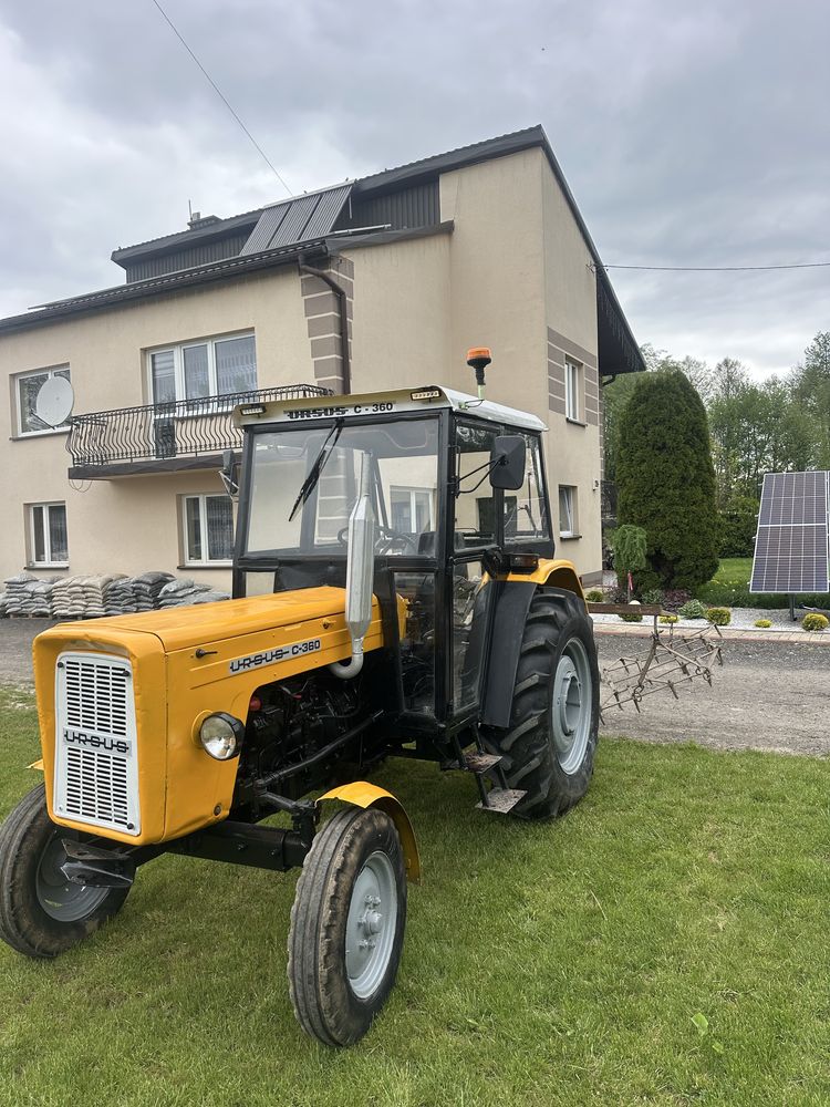 Ursus C-360 z papierami