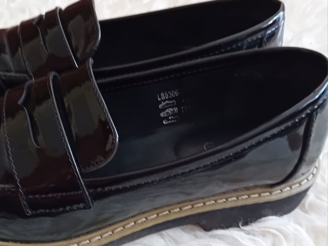 Mokasyny lordsy 38/39 lakierowane czarne bdb stan