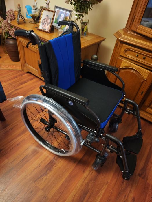 Wózek inwalidzki, lekki, aluminiowy. Nowy !