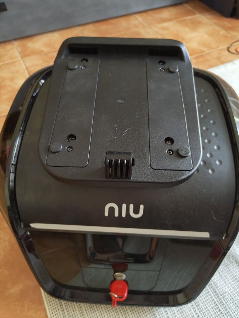 Topcase/mala NIU 29L + base