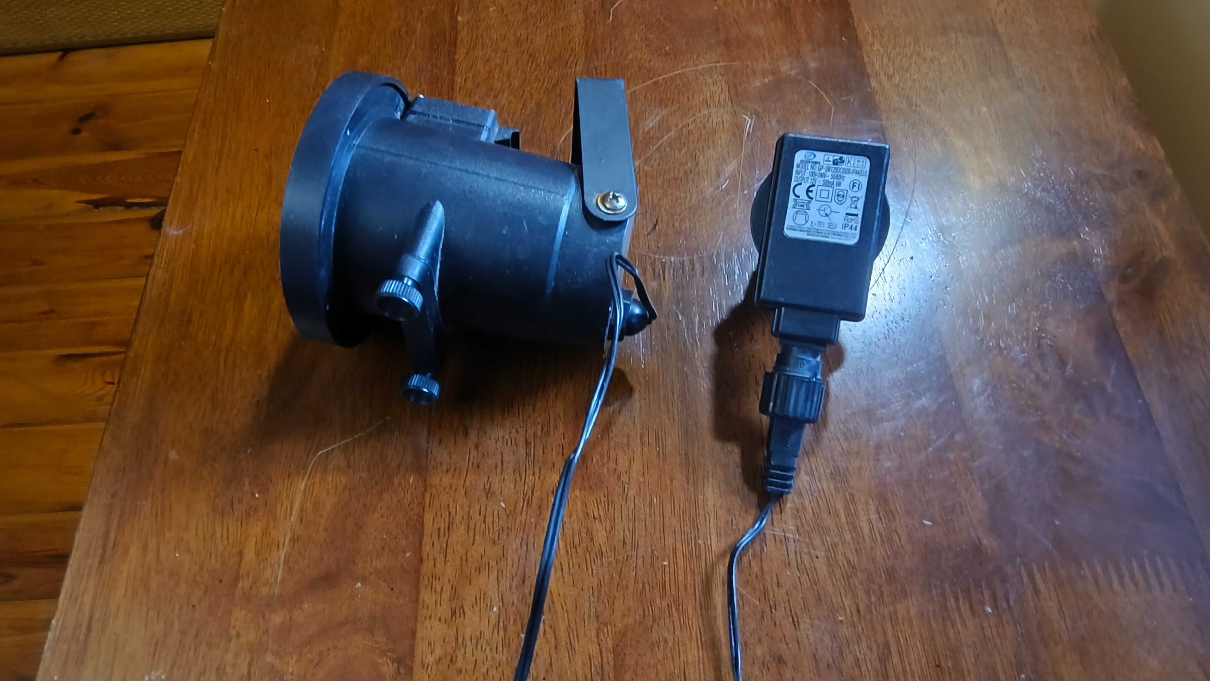Halogen rzutnik z napisami ip44. Z zasilaczem