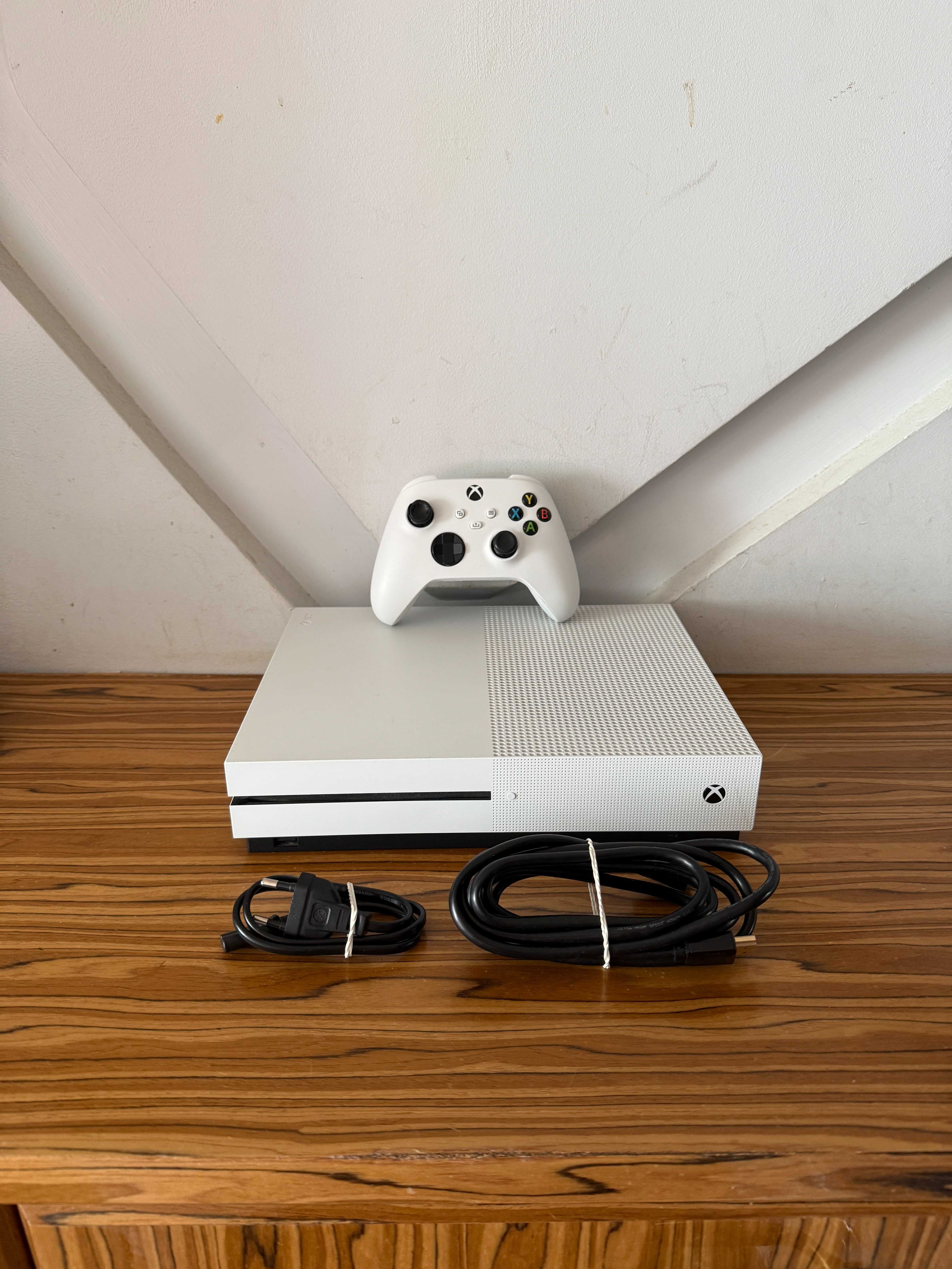 [Xbox] Konsola Xbox One S + Pad Series