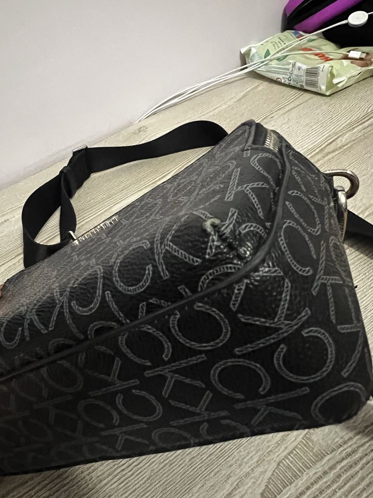 CK Oryginalna Calvin Klein  listonoszka Camera Bag stan idealny
