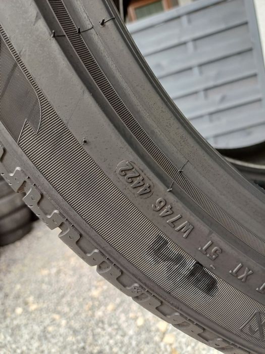 305/35/21 Sprzedam parę opon zimowych Pirelli
