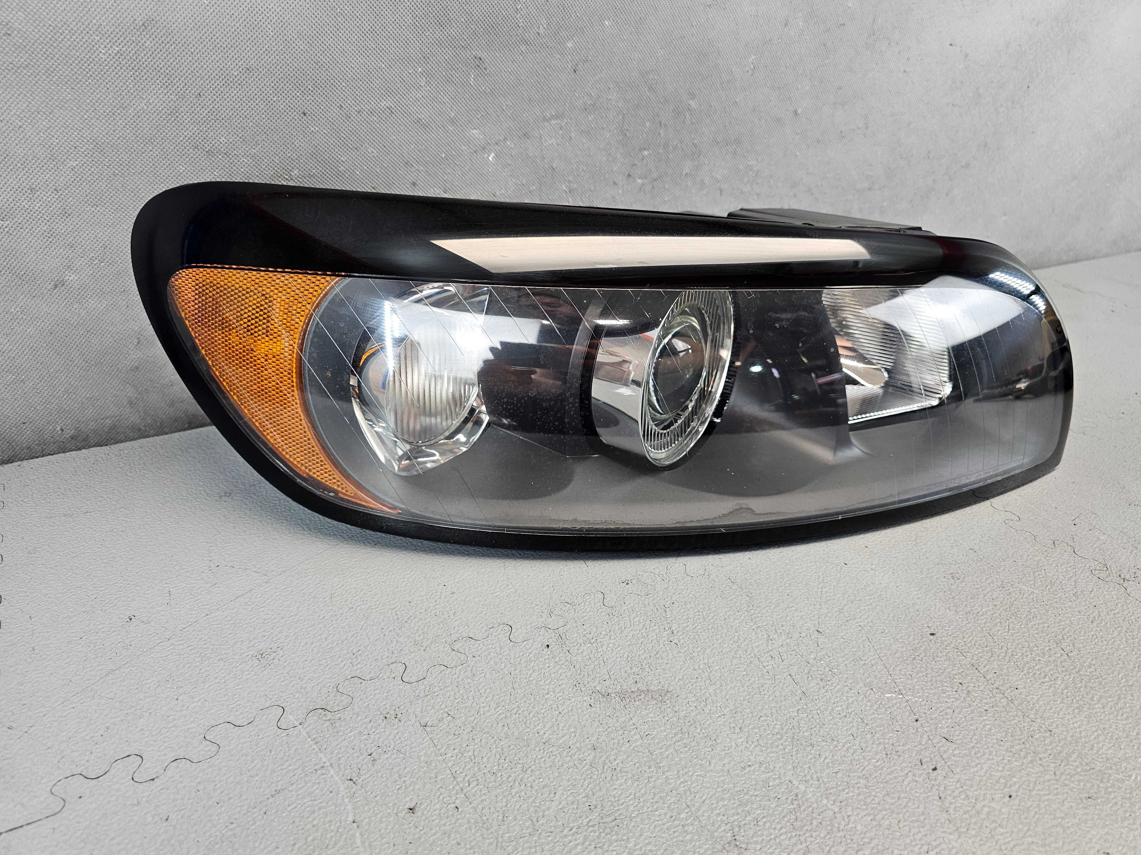 Volvo C30 06-10r. Lampa Przednia Prawa Kompletna Europa Ładna