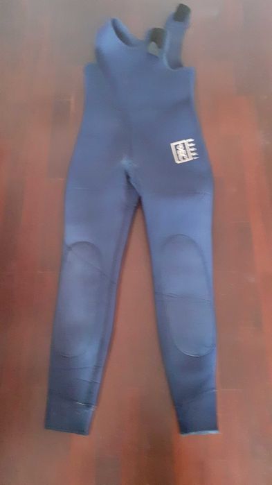 2 fatos de mergulho 4mm, tamanho M,neoprene.
