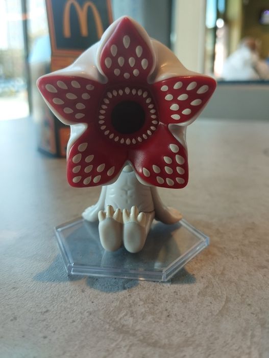 Figurino Demogorgon da série Stranger Things da colecção McDonald's