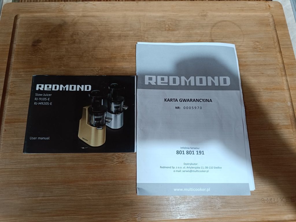 Wyciskarka wolnoobrotowa REDMOND RJ-910S-E
