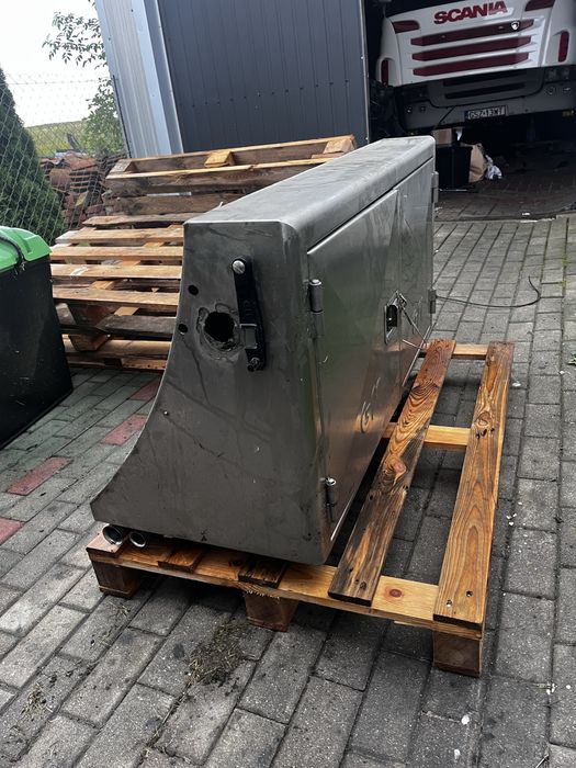 Skrzynka nierdzewna do naczepy cysterny