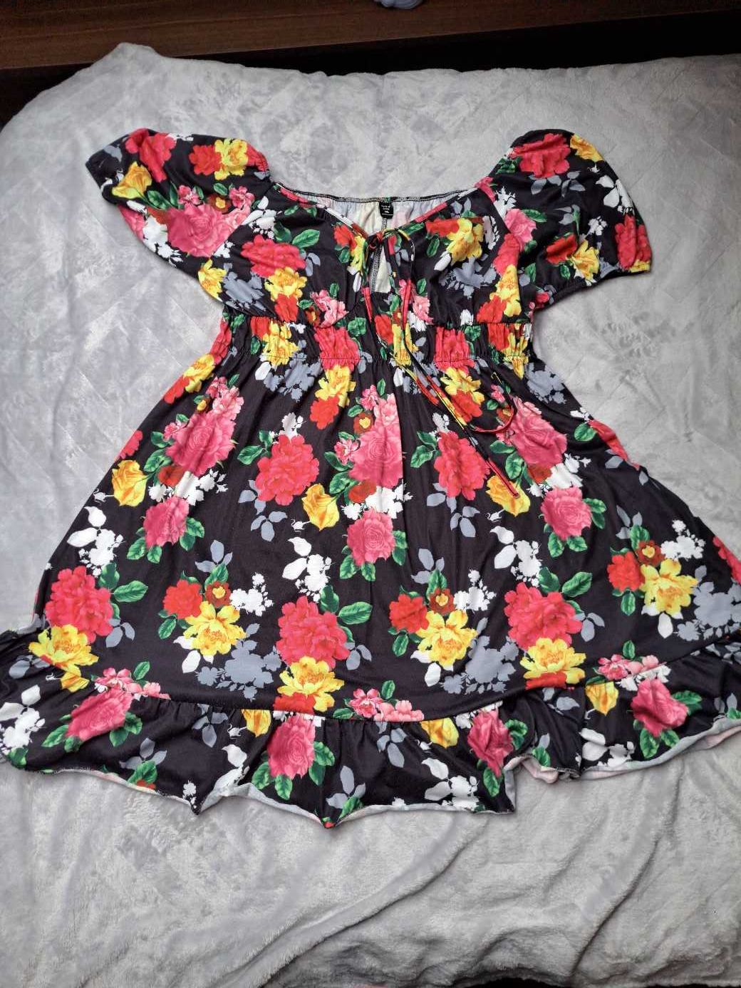 Sukienka w kwiaty