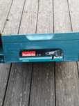 Makita 6842JX z magazynkiem do płyt gk