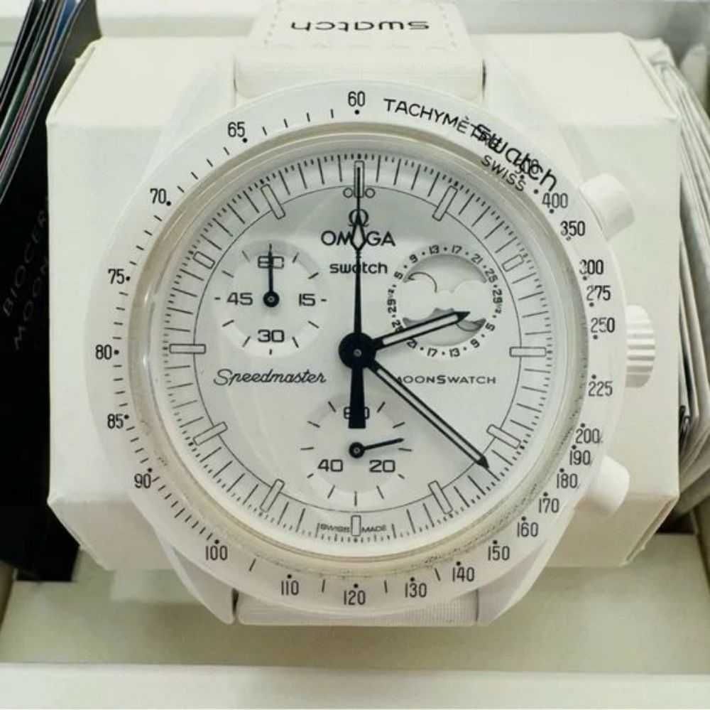Białe Godziny z Snoopy: Omega x Swatch SO33W700