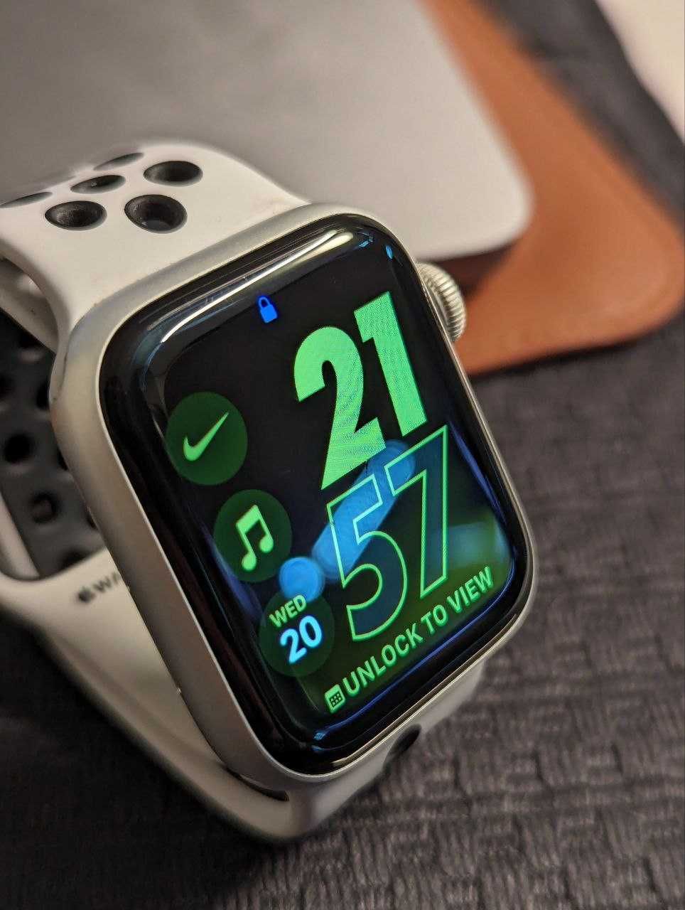 Годинник Apple Watch Series 5 40mm Nike Silver