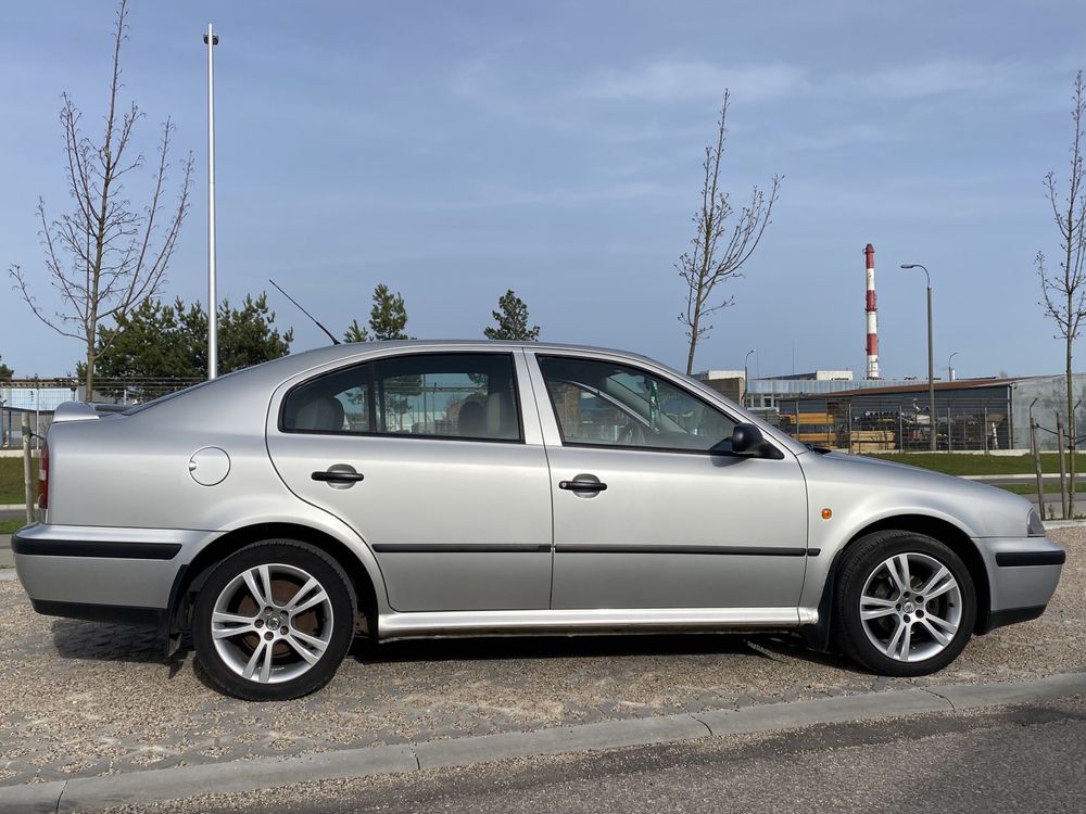 Skoda Octavia 1,6 MPI Salon Polska 200tyś