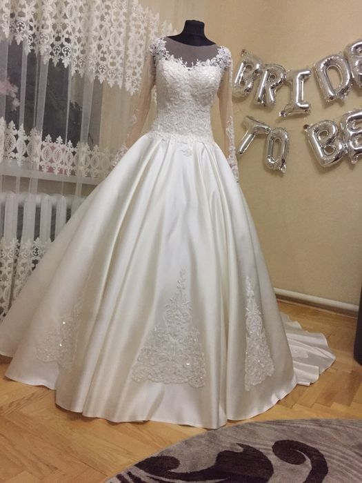 Весільна сукня