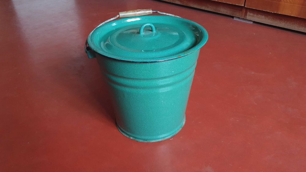Ведро эмалированное с крышкой б/у СССР