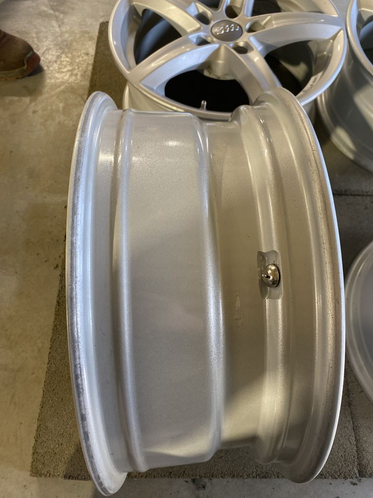 29. Felgi audi a3 a4 6,5jx16h2 et42 5x112 komplet wysylam vw skoda