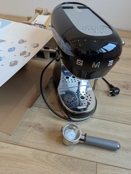 Кавоварка ріжкова Smeg ECF02BLEU, нова