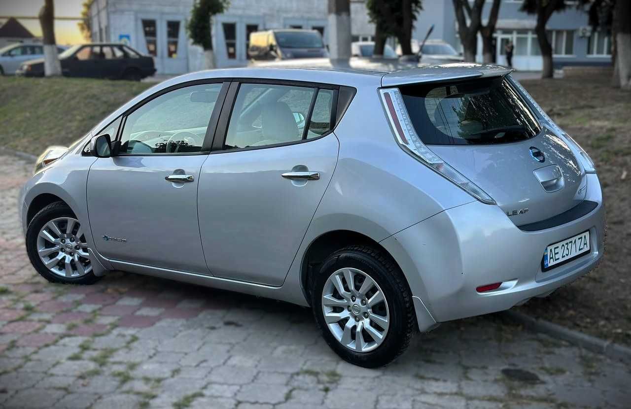 Nissan leaf 2013 101 т.км зап ходу 130-140 км один власник рідна фарба