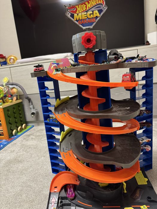 Продам гараж - спуск Hot Wheels