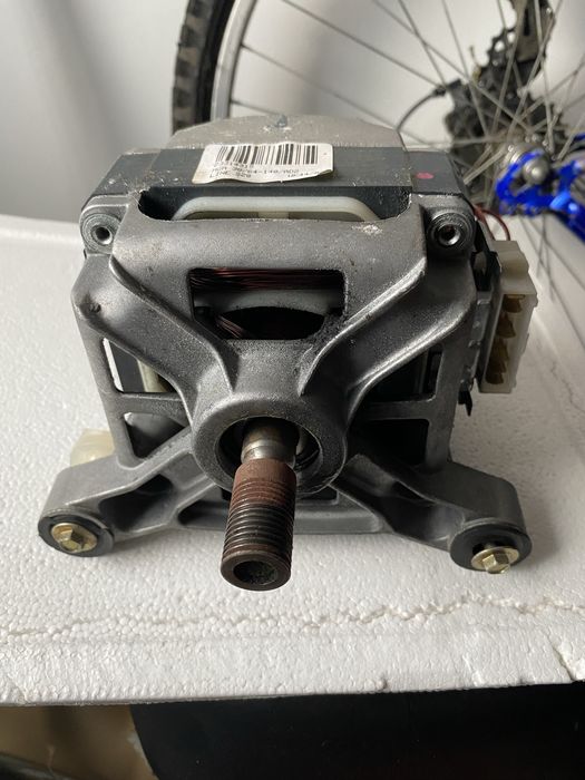 Motor de máquina de lavar Indesit a funcionar