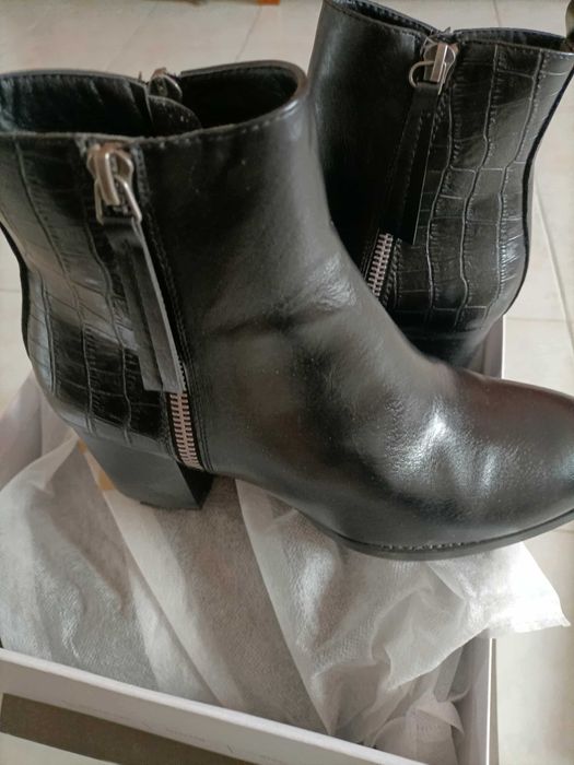 4 Pares de botins para senhora