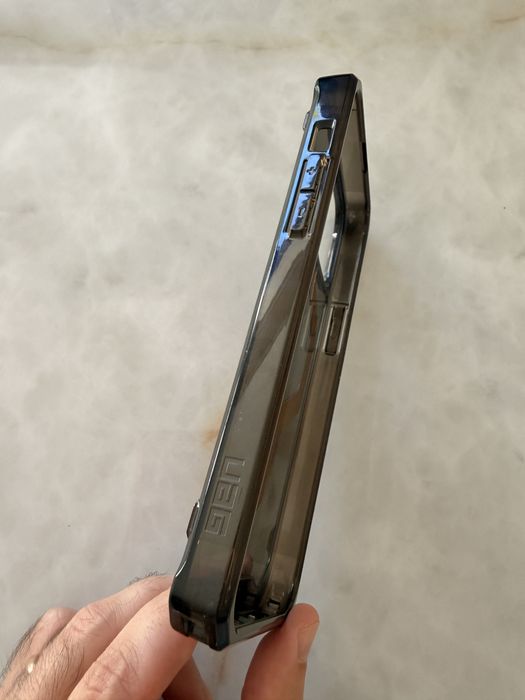 Capa UAG Plyo Preta/Bronze - iPhone 15 Pro Max