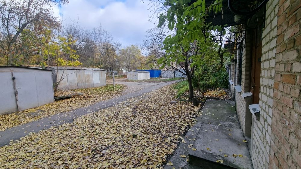 Продам  3 кімнатну квартиру центр окремий вхід 90 м.кв.