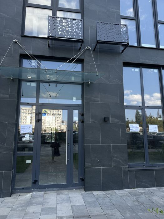 Sky Avenue, вул. Святослава Хороброго 11б, сусіди Нова Пошта.