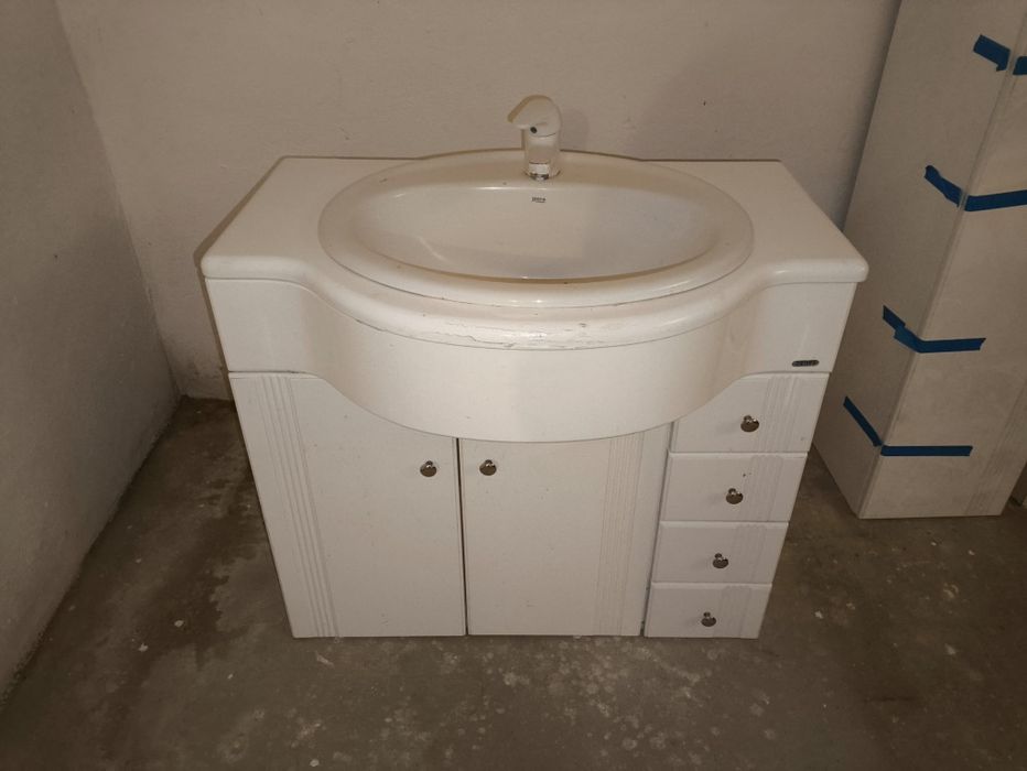 Zestaw szafka umywalka i słupek do łazienki