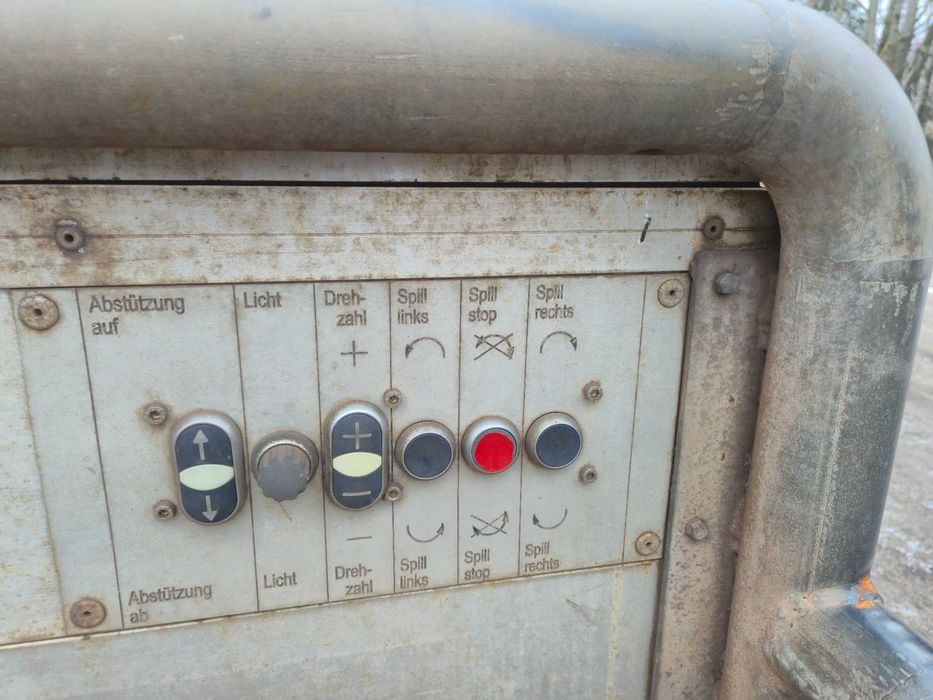 Sprzedam specjalistyczną zabudowę do cumowania statków (bez auta)