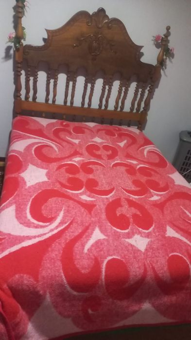 Cama de casal de madeira completa com colchão