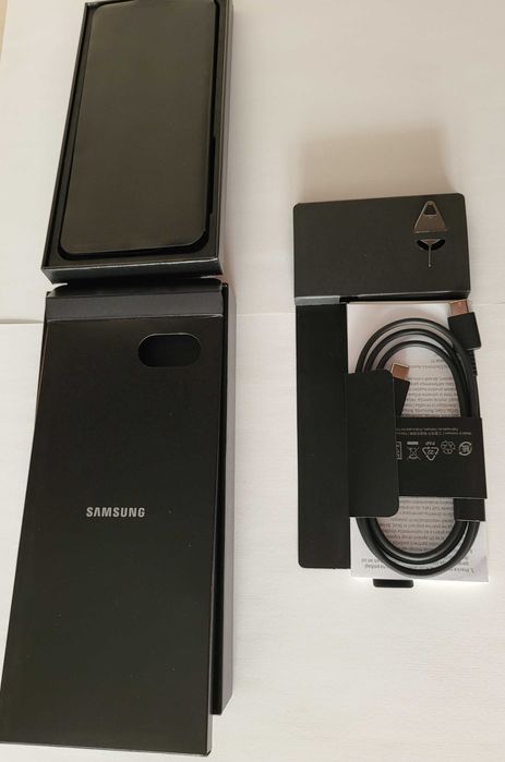 Samsung Galaxy Z Flip 5 SM-F731B 8GB/256GB Kremowy