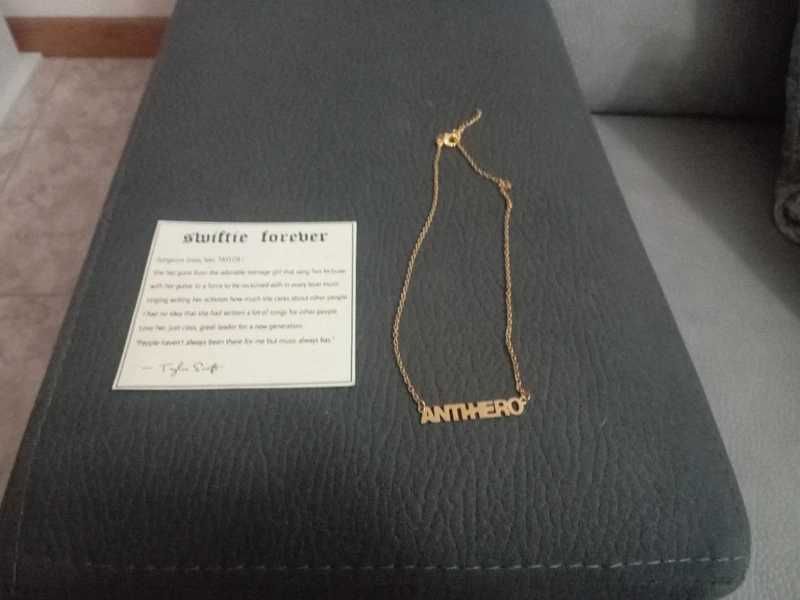 Colar Taylor Swift Dourado - Anthero