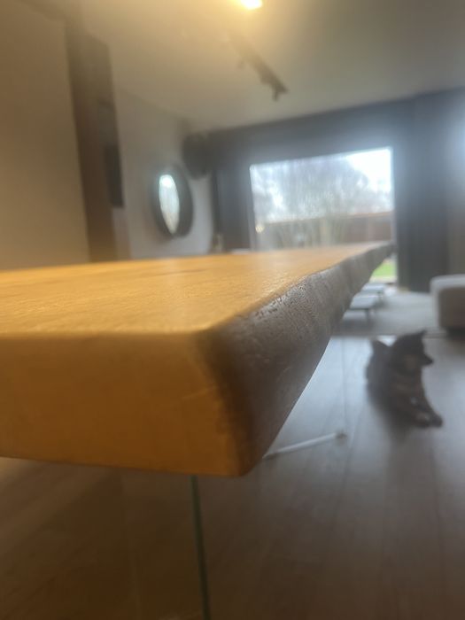 Stół dębowy firmy Kave home