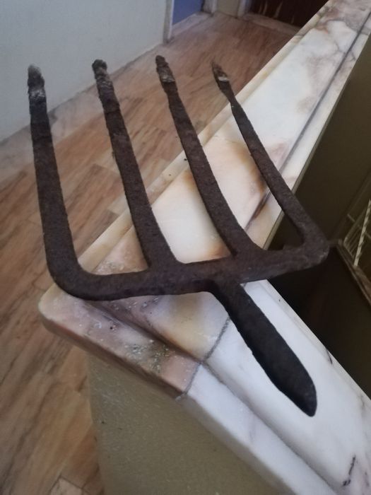Forquilha de 4 dentes antiga