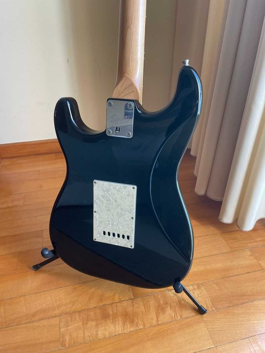 Conjunto Guitarra Fender Squier + Amplificador SP-10 + Acessórios