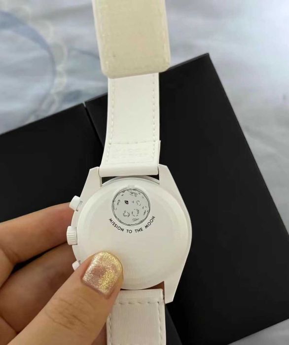 Swatch x Omega BioceramicMoonswatch MissionToMoonphase Snoopy
SO33W700