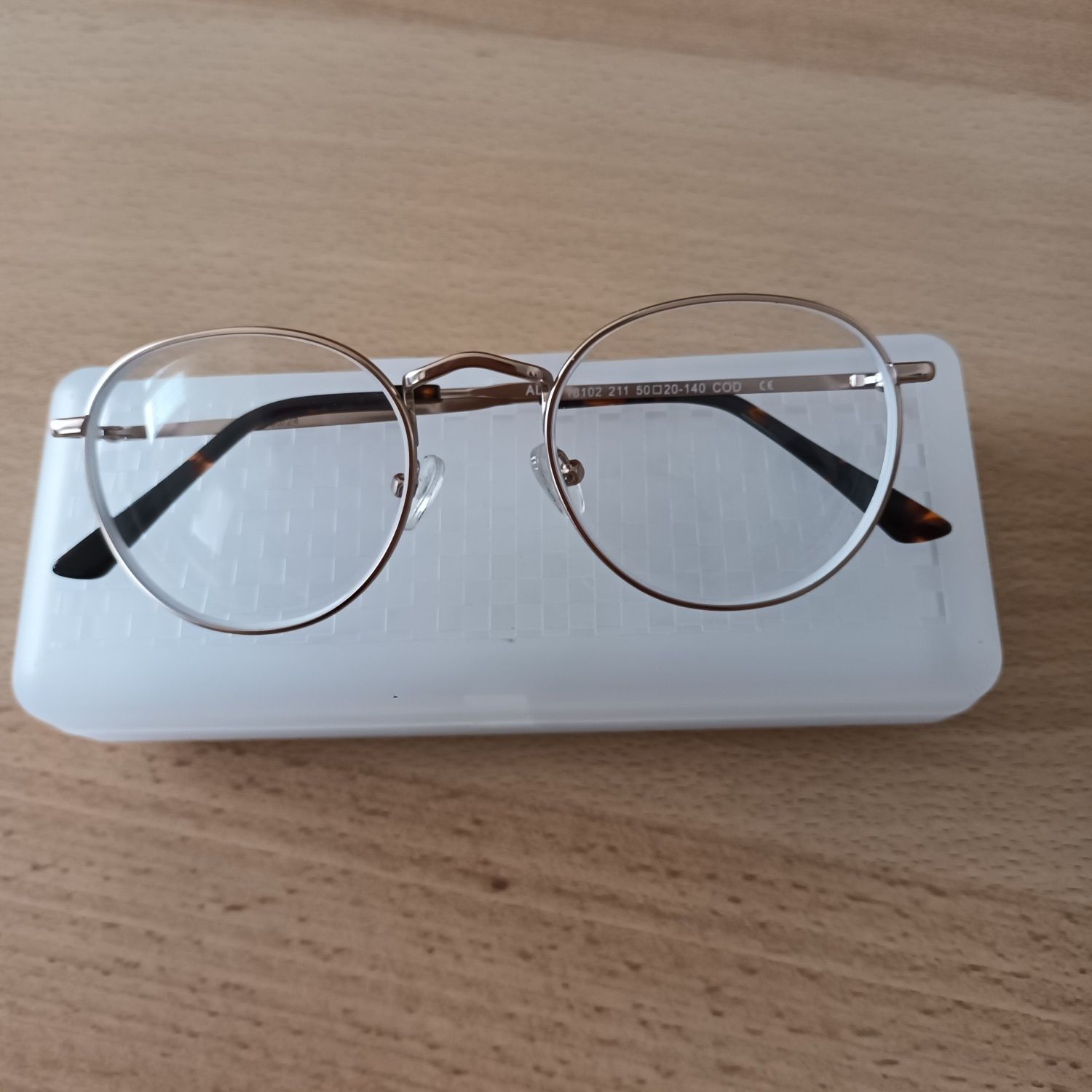 Okulary korekcyjne minus 4